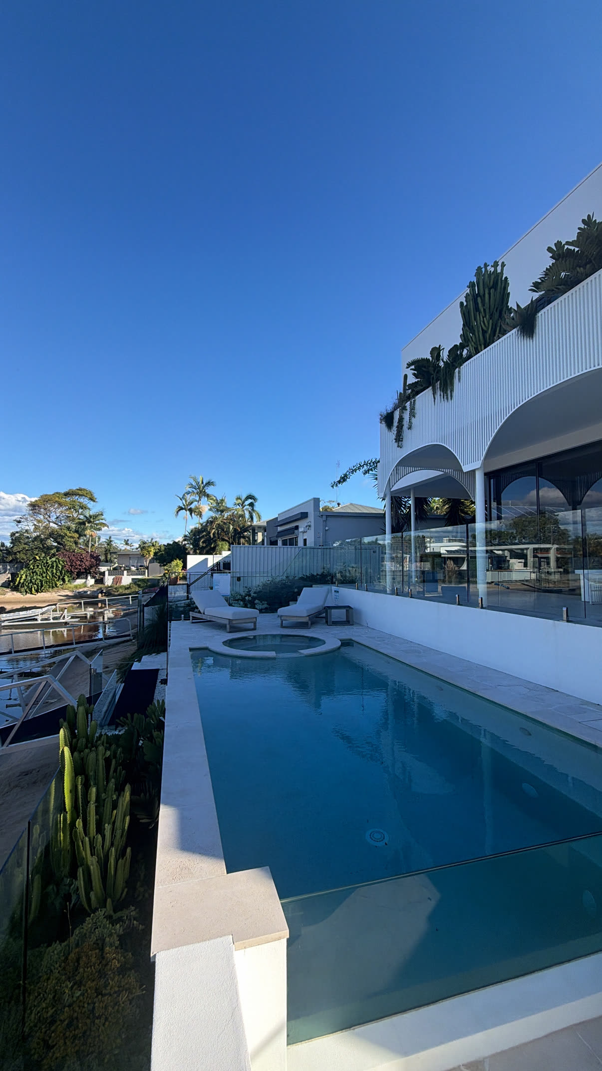 Infinity pool presented for sale